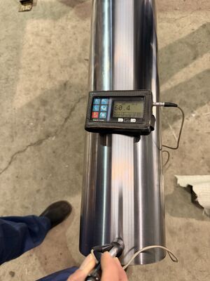 Comprar Barra de pistón endurecida por inducción HRC 55-63 cromada con capa de cromo duro de 20-50 µm y pulido espejo Ra 0.2-0.4 Fabricación en línea