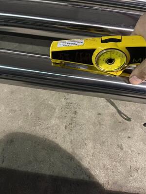 Comprar CK45 Varilla de pistón cromada con dureza HRC 55-63 y rugosidad superficial Ra 0.2-0.4 para cilindros hidráulicos Fabricación en línea