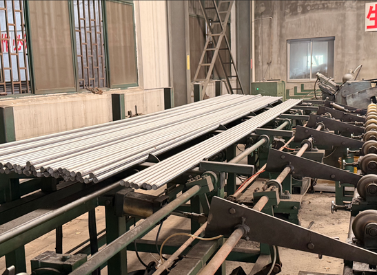 Comprar Barra de pistón cromada endurecida por inducción CK45 de alta precisión con dureza HRC 55-63 y rugosidad superficial Ra 0.2-0.4 para cilindros hidráulicos Fabricación en línea